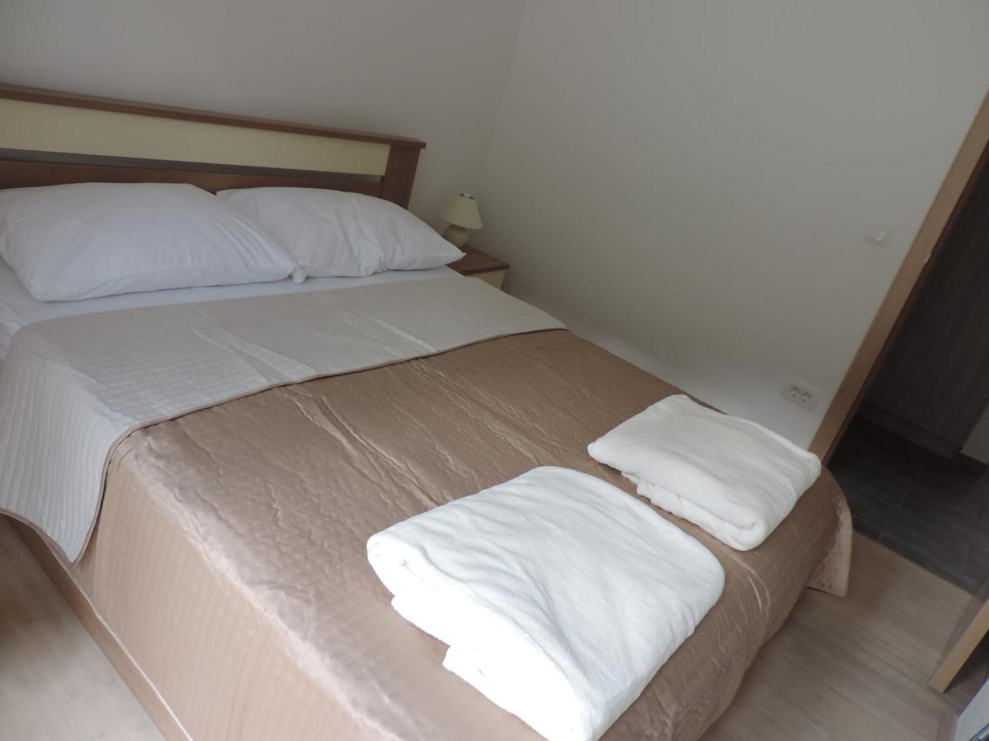 ביוגראד נה מורו Apartments Lori מראה חיצוני תמונה